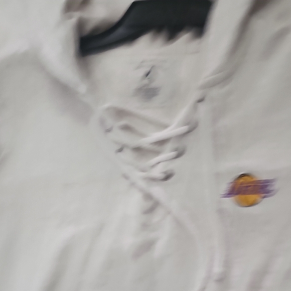 Antigua Los Angeles Lakers Gray Hoodie - Picture 6 of 7